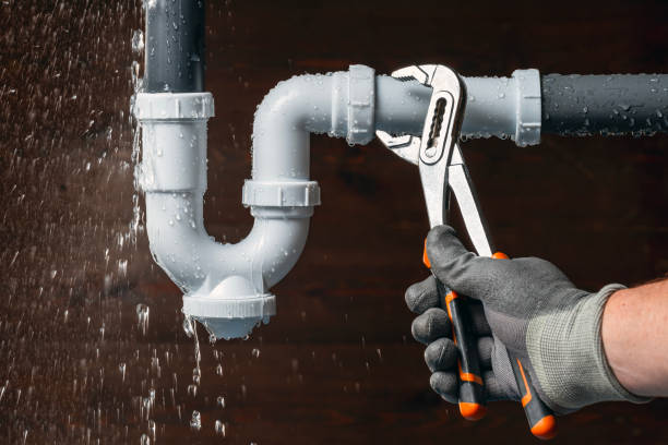 Professional Gas Line Repair technician working in El Nido, CA